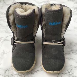 Native Luna boots with faux shearling for toddlers, grey